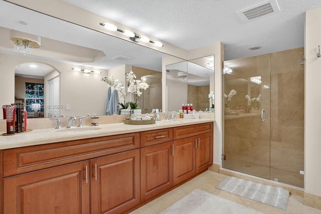 1200 Hillsboro Mile 2203, Hillsboro Beach, FL 33062