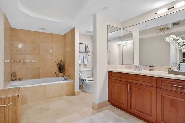 1200 Hillsboro Mile 2203, Hillsboro Beach, FL 33062