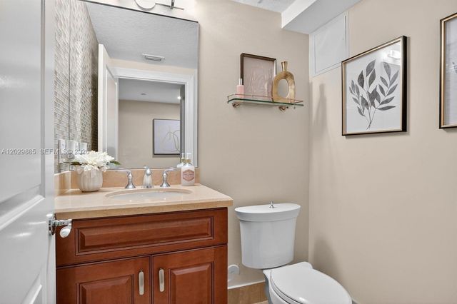 1200 Hillsboro Mile 2203, Hillsboro Beach, FL 33062