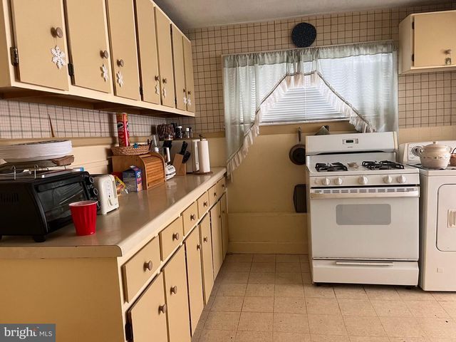 710 MANATAWNY ST, Pottstown, PA 19464