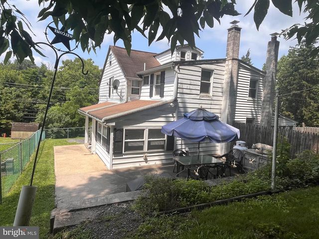 710 MANATAWNY ST, Pottstown, PA 19464