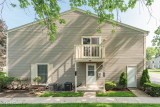 1690 Ashburn Court A, Wheaton, IL 60189