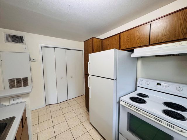 4090 N Pine Island Rd 301, Sunrise, FL 33351