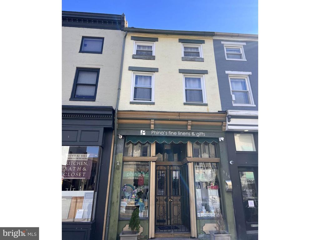 Image 12 of property listing at 919 S CHARLES ST, Baltimore, MD 21230