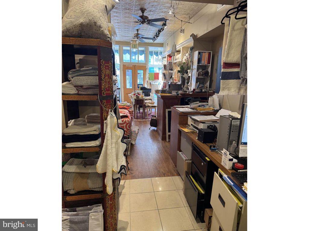 Image 4 of property listing at 919 S CHARLES ST, Baltimore, MD 21230