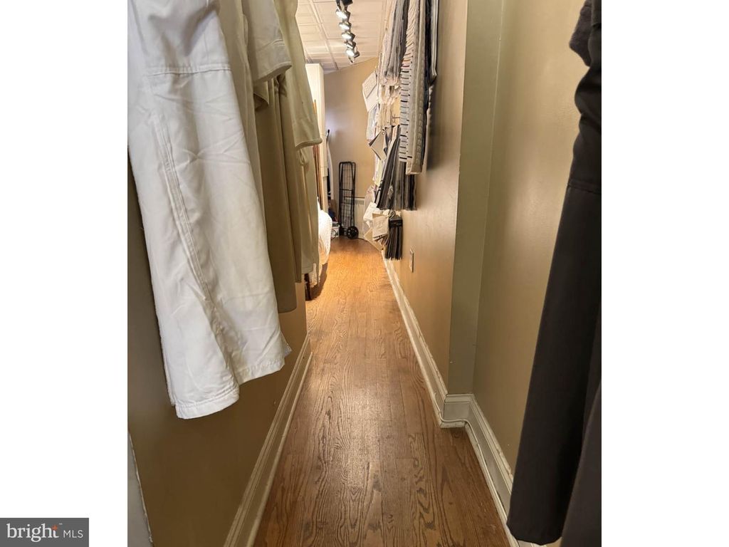 Image 5 of property listing at 919 S CHARLES ST, Baltimore, MD 21230