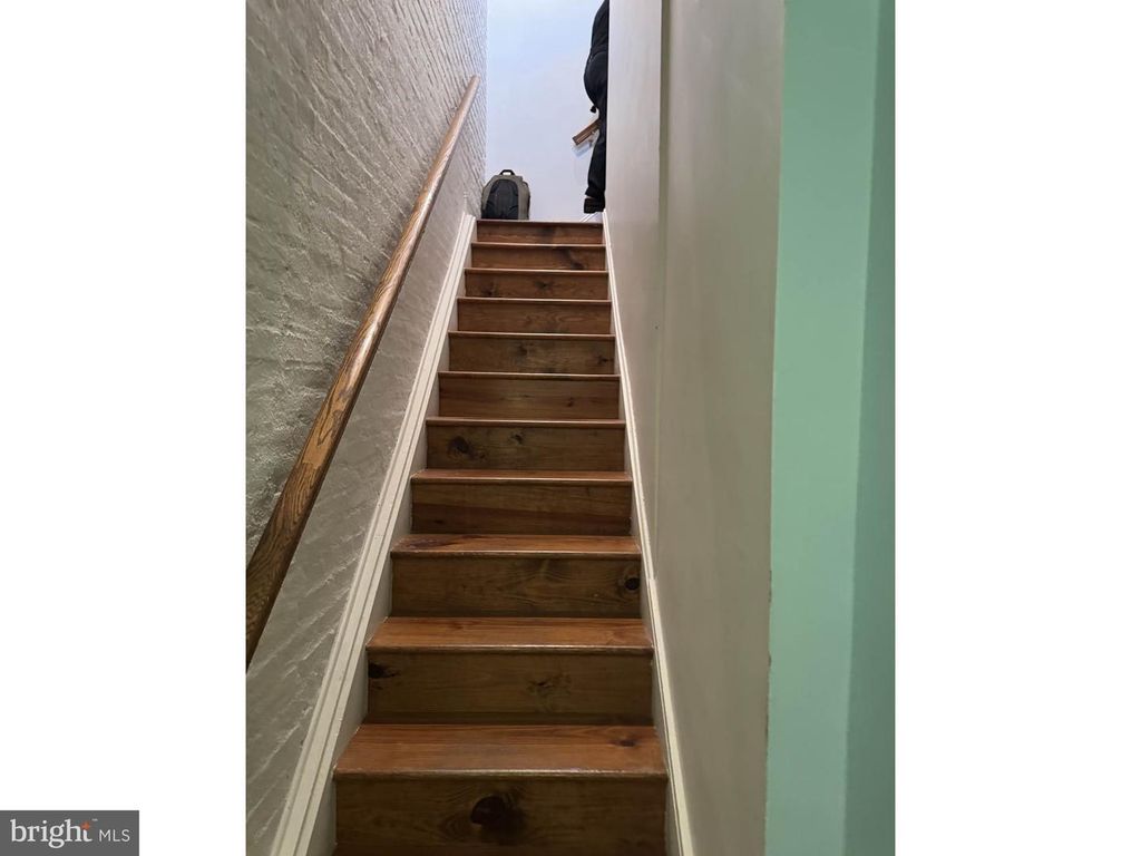 Image 7 of property listing at 919 S CHARLES ST, Baltimore, MD 21230