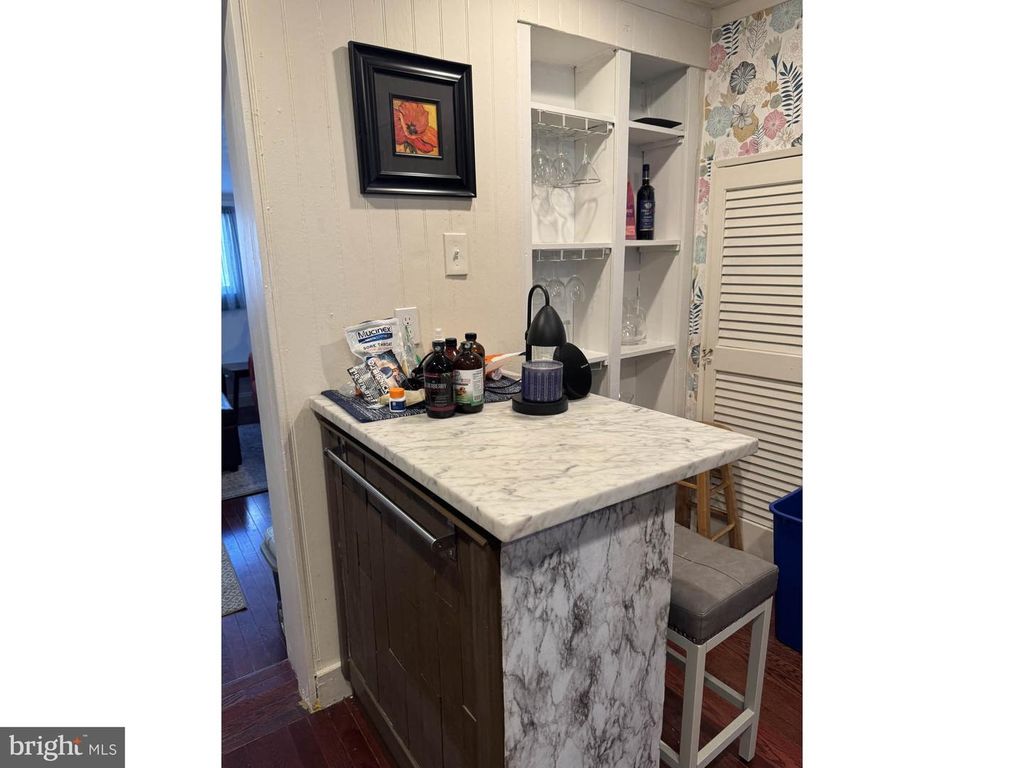 Image 9 of property listing at 919 S CHARLES ST, Baltimore, MD 21230