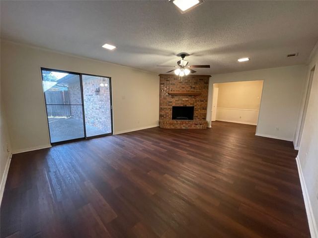 120 Shadybrook Drive, Desoto, TX 75115