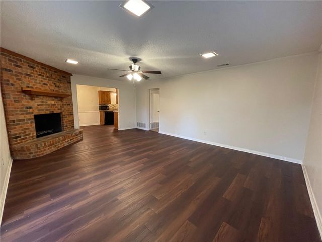 120 Shadybrook Drive, Desoto, TX 75115