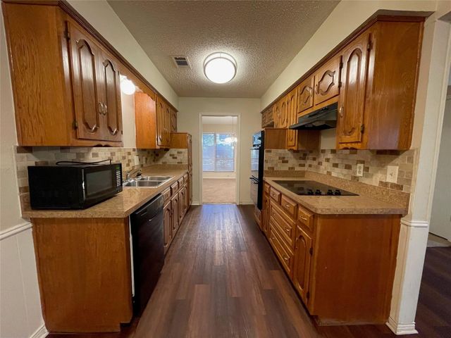 120 Shadybrook Drive, Desoto, TX 75115