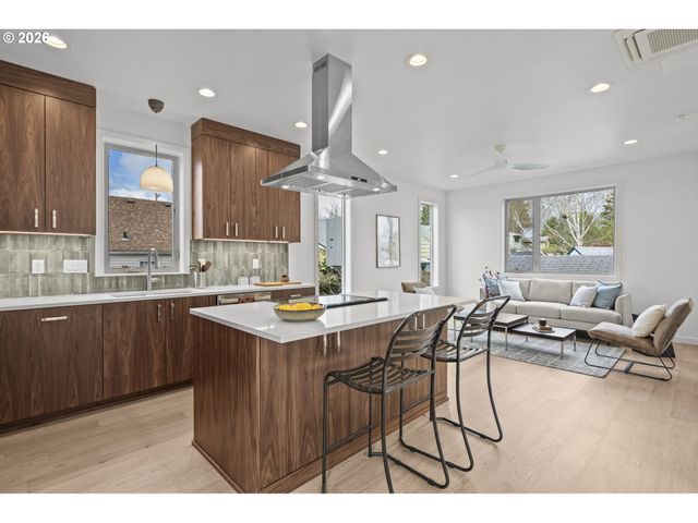 5353 Se STARK St, Portland, OR 97215