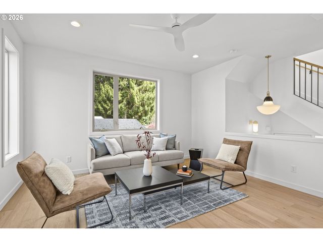 5353 Se STARK St, Portland, OR 97215