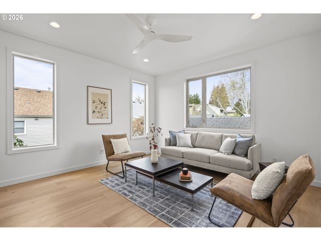 5353 Se STARK St, Portland, OR 97215