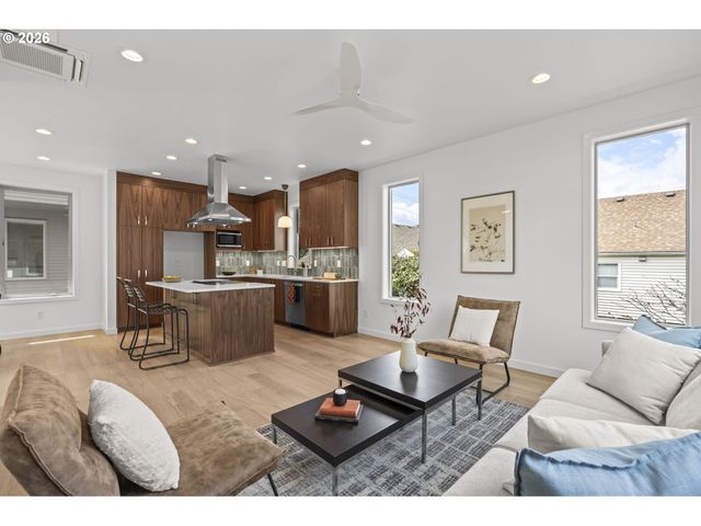 5353 Se STARK St, Portland, OR 97215