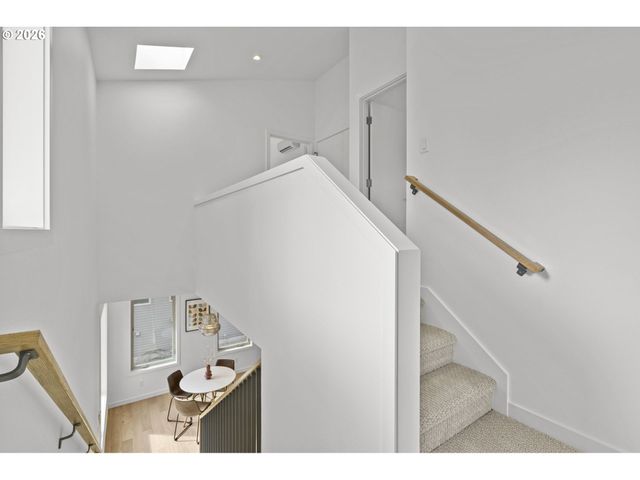 5353 Se STARK St, Portland, OR 97215