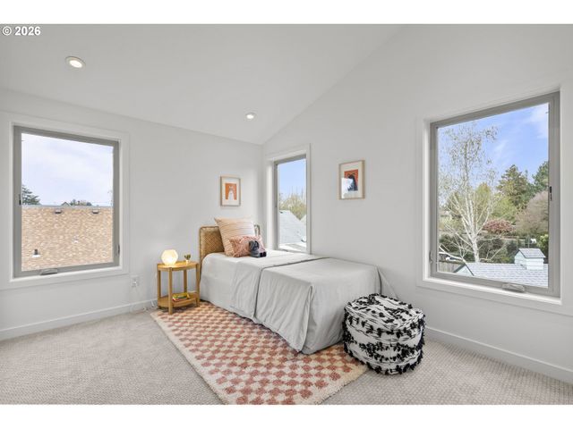 5353 Se STARK St, Portland, OR 97215