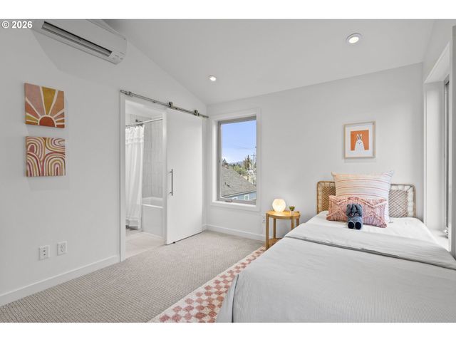 5353 Se STARK St, Portland, OR 97215