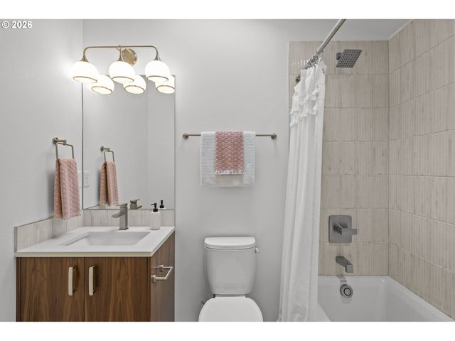 5353 Se STARK St, Portland, OR 97215