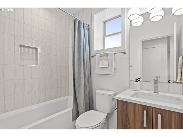 5353 Se STARK St, Portland, OR 97215