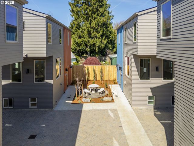 5353 Se STARK St, Portland, OR 97215