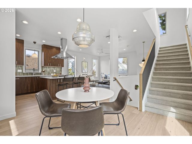 5353 Se STARK St, Portland, OR 97215