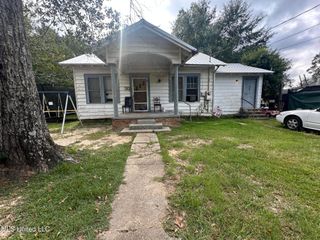 517 S 5th Street, Mccomb, MS 39648