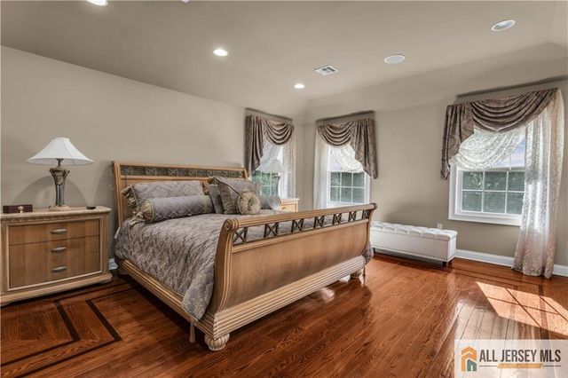12 White Oak Lane 112, Matawan, NJ 07747