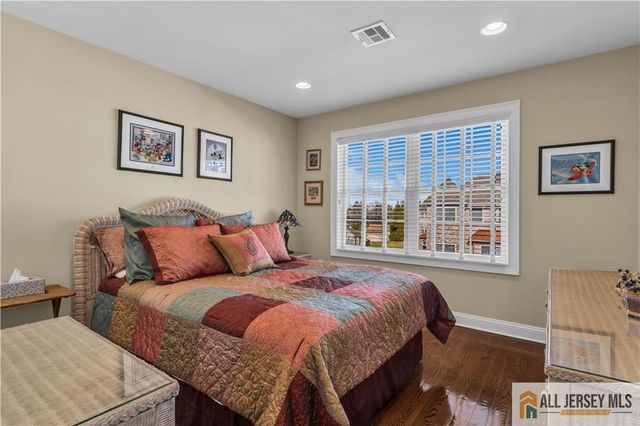 12 White Oak Lane 112, Matawan, NJ 07747