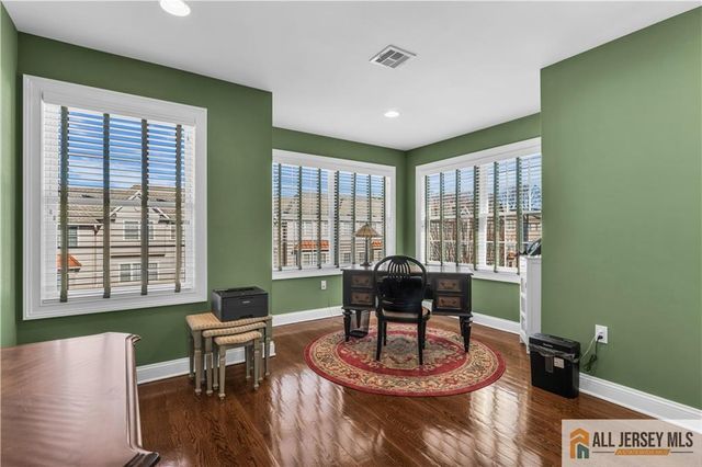 12 White Oak Lane 112, Matawan, NJ 07747