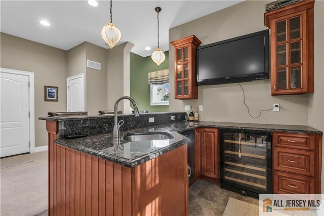 12 White Oak Lane 112, Matawan, NJ 07747