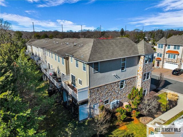 12 White Oak Lane 112, Matawan, NJ 07747