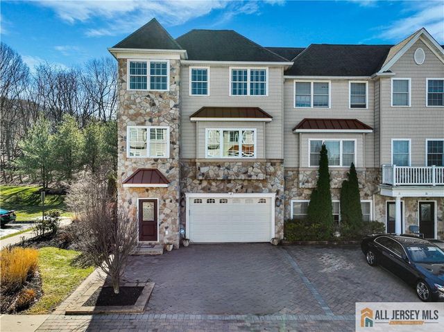 12 White Oak Lane 112, Matawan, NJ 07747