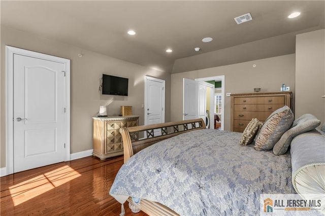 12 White Oak Lane 112, Matawan, NJ 07747