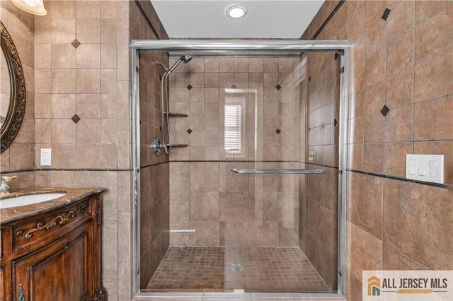 12 White Oak Lane 112, Matawan, NJ 07747