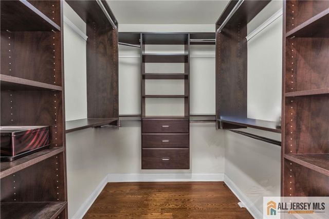 12 White Oak Lane 112, Matawan, NJ 07747