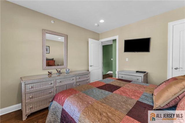 12 White Oak Lane 112, Matawan, NJ 07747