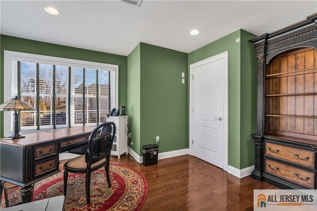 12 White Oak Lane 112, Matawan, NJ 07747