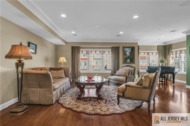 12 White Oak Lane 112, Matawan, NJ 07747