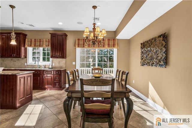 12 White Oak Lane 112, Matawan, NJ 07747