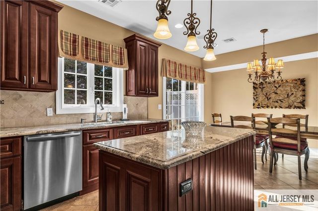 12 White Oak Lane 112, Matawan, NJ 07747