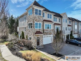 12 White Oak Lane 112, Matawan, NJ 07747