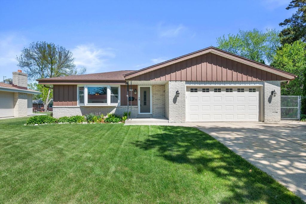 5358 Mulberry DRIVE, Greendale, WI 53129