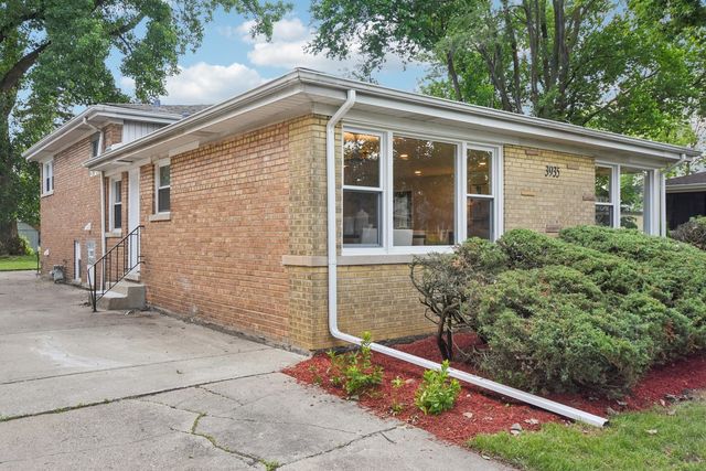 3935 W Jarvis Avenue, Lincolnwood, IL 60712