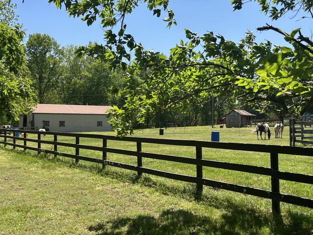 9695 Hartsville Pike, Lebanon, TN 37087