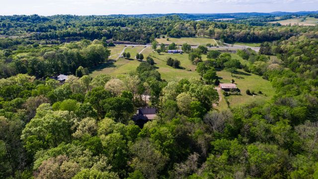 9695 Hartsville Pike, Lebanon, TN 37087