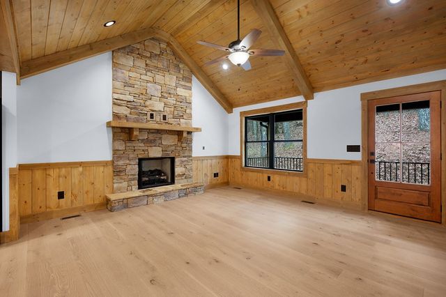 152 Noah Court, Ellijay, GA 30540