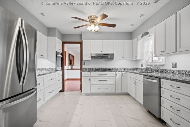 1915 Rolling Hills Road, Charleston, WV 25314