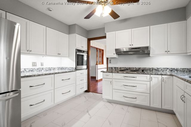 1915 Rolling Hills Road, Charleston, WV 25314