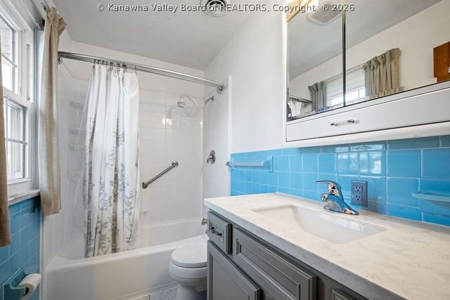 1915 Rolling Hills Road, Charleston, WV 25314